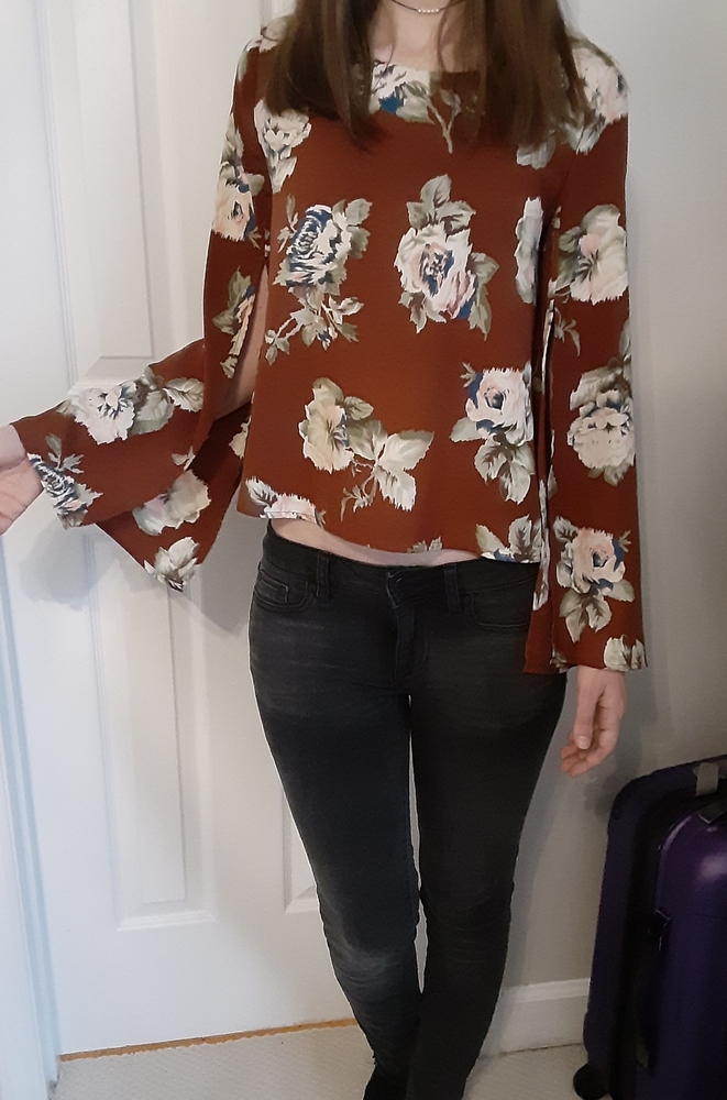 ASTR the Label floral slit sleeve Top